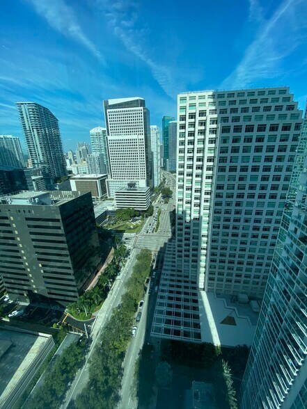 Building Photo - 951 Brickell Ave