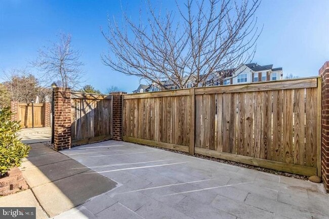 Building Photo - 100 Quail's Nest Way