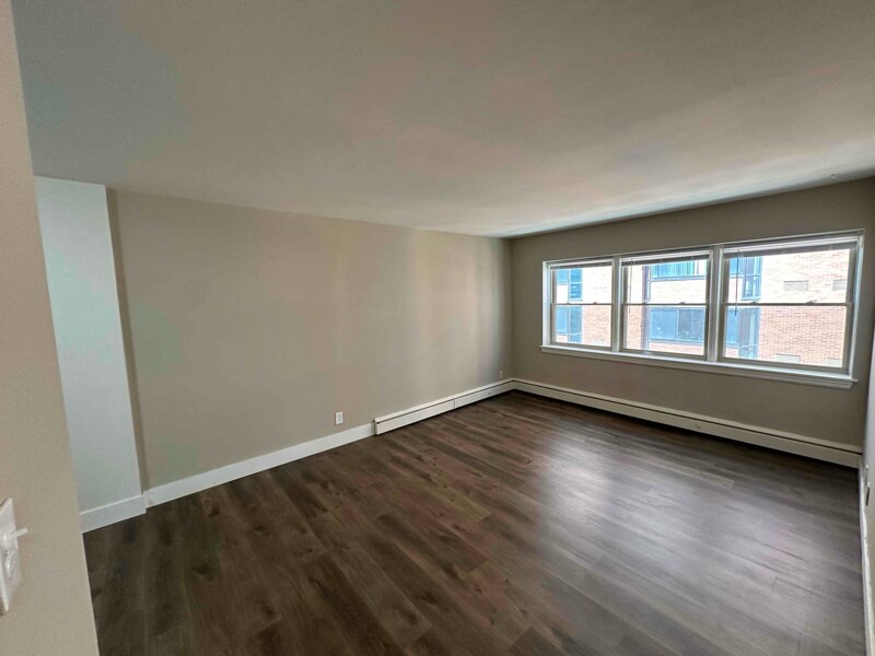 Building Photo - 1560 N Prospect Ave
