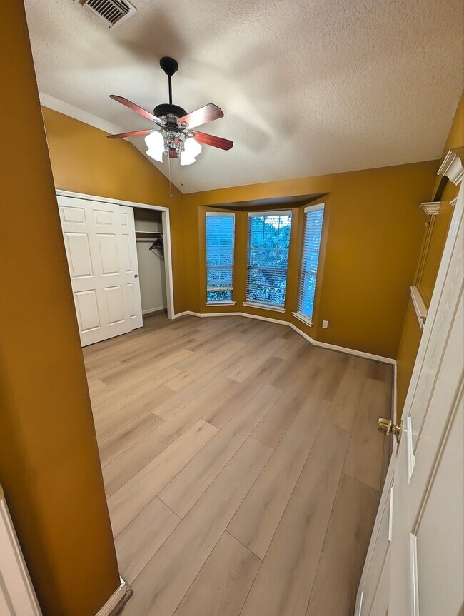 Building Photo - 18927 Hikers Trail Dr