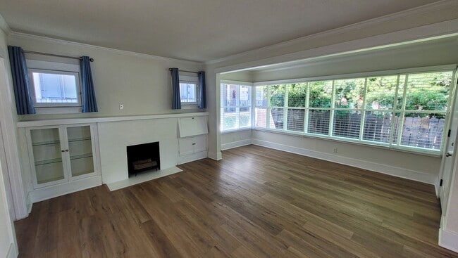 Building Photo - 2 Bed 1 Bath House in Historical Uptown Whittier Available Now!