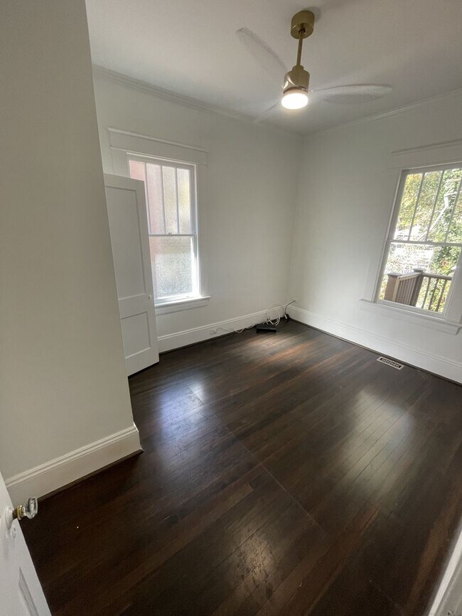 Building Photo - 4 Bd 3 Ba House