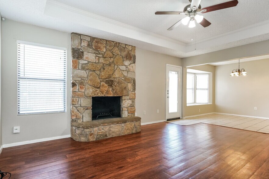 Building Photo - 1433 Grovecrest Dr