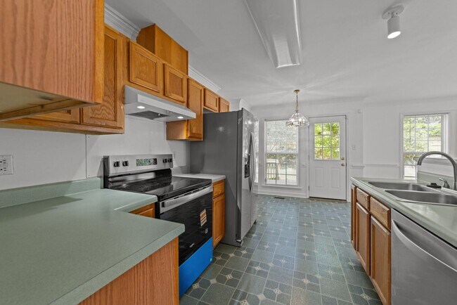 Building Photo - Spacious 3-Bedroom Home with Bonus Room an...