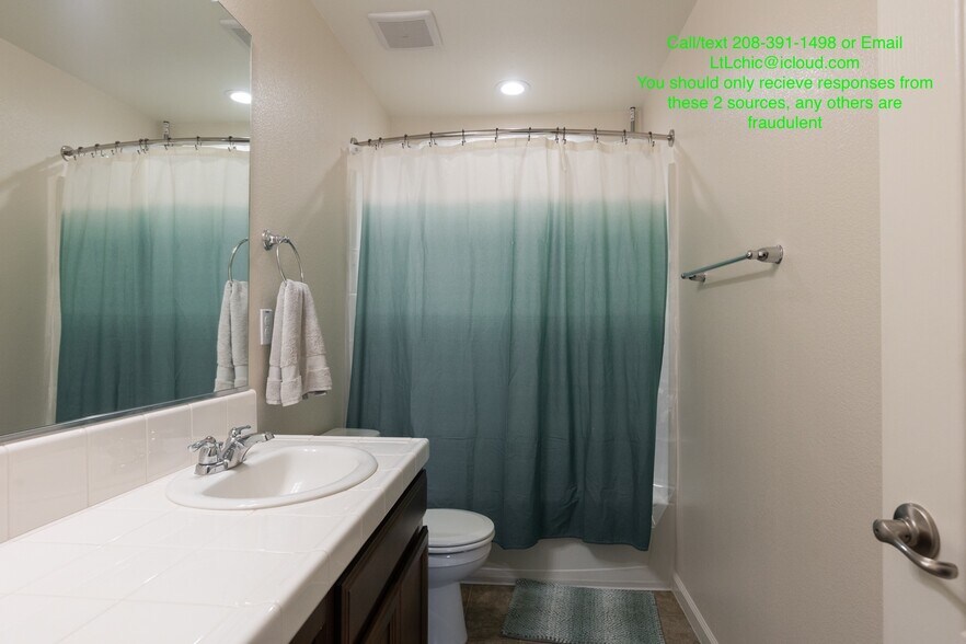 Building Photo - 1385 Deerwood St