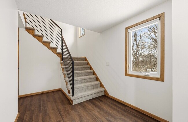 Building Photo - Nicely remodeled side by side duplex 3-Bed Home with Gleaming Hardwood Floors & New carpet in Hop...