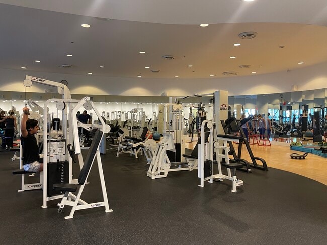 Building Photo - 5600 Collins Ave