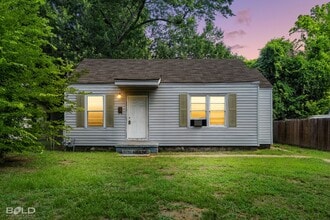 Building Photo - 3920 Huston St