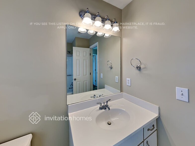 Building Photo - 915 Laurel Crest Dr