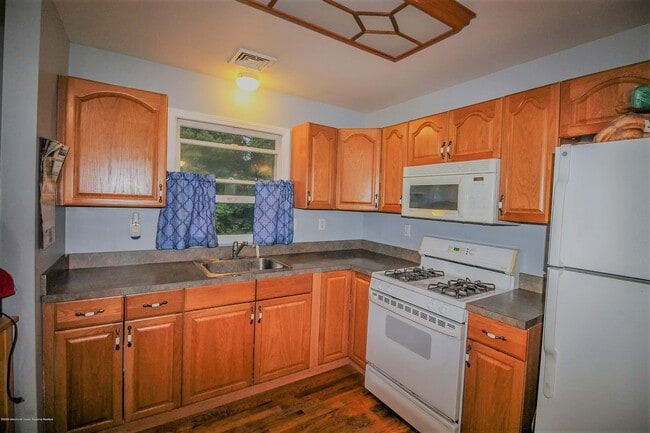 Building Photo - 85 A Tindall Rd
