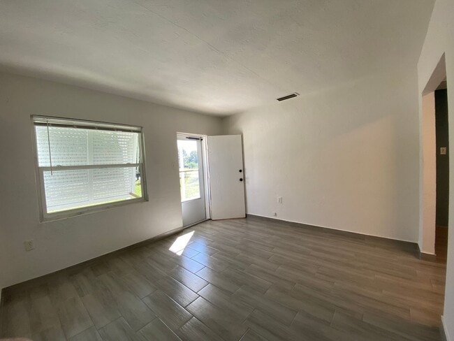 Building Photo - 1512 N Chickasaw Trail