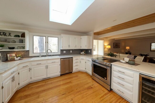 Building Photo - Luxury Kingsmill Treehouse Retreat | 7BR Custom Home with Private Suite