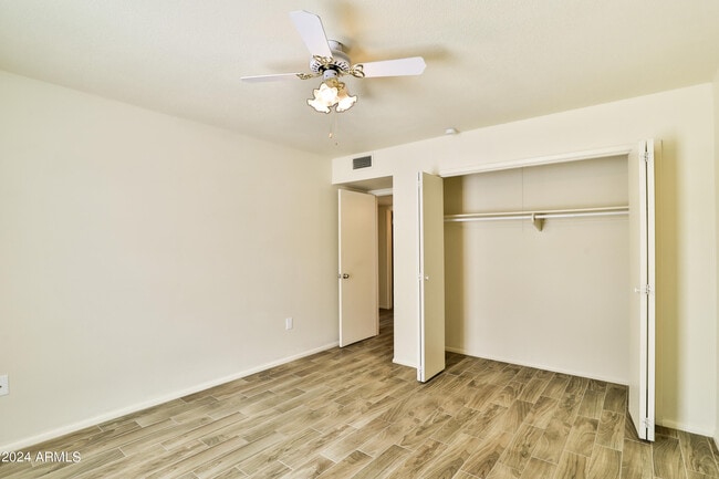 Building Photo - 9860 N 105th Ave