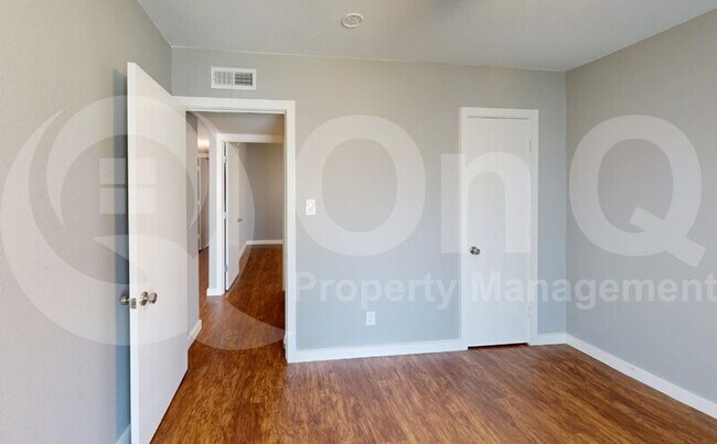 Building Photo - 3014 Tres Logos Ln