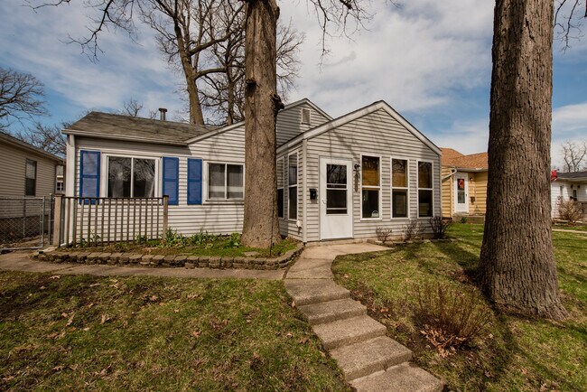 Building Photo - 2307 Kenwood Ave