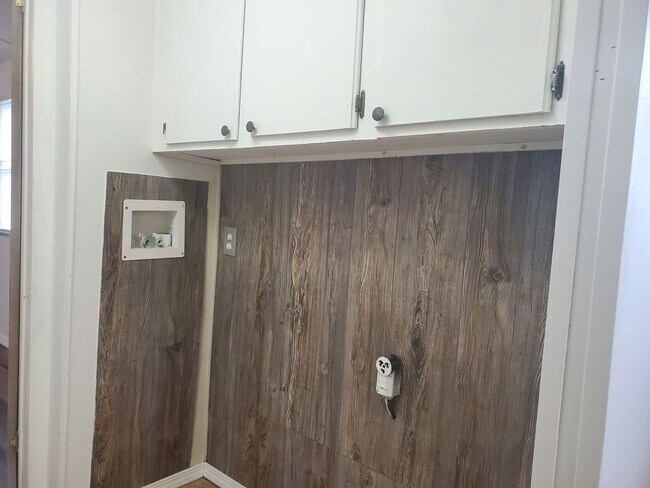 Building Photo - 2 Bedroom, 2 Bath house