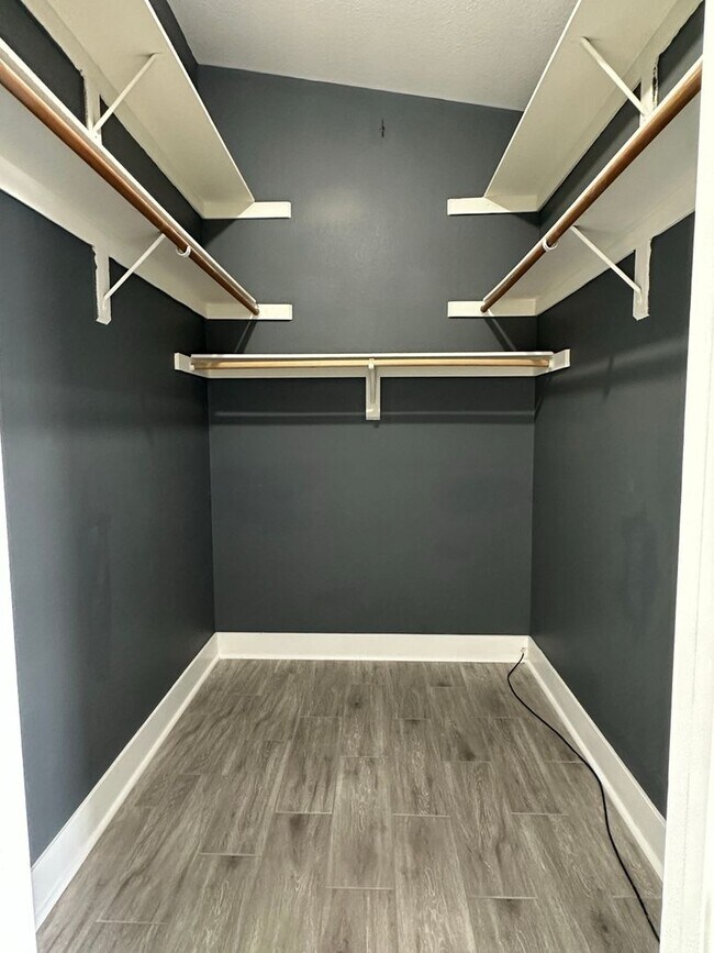 Building Photo - Updated Single Story, 2 Bedroom Home in De...