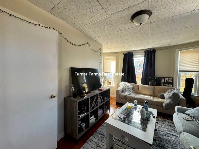 Building Photo - 14 Dow St