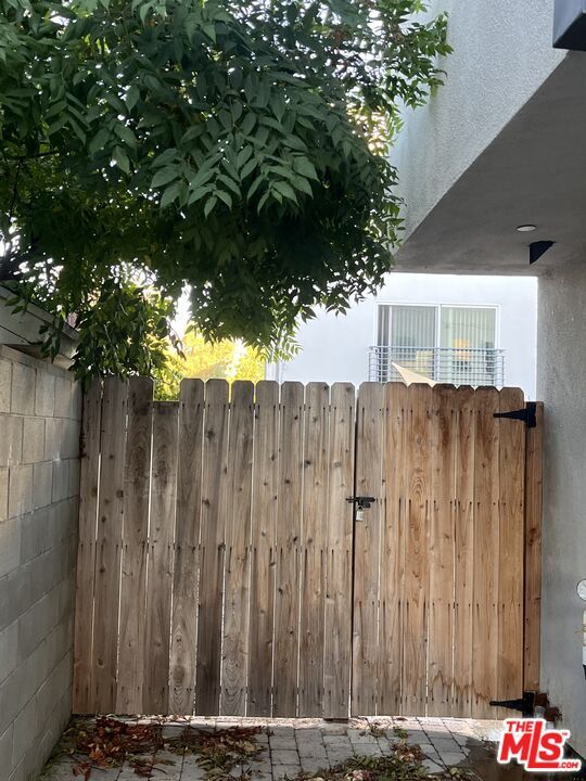 Building Photo - 1118 Heliotrope Dr