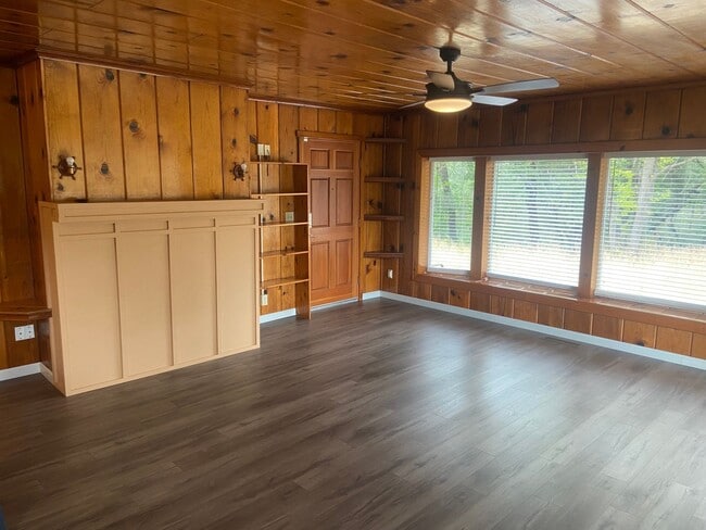 Building Photo - Charming - Off Forni Road - 2 Bdrm, 2 Bath