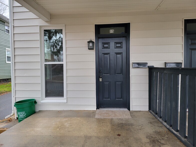 Building Photo - 115 E Chestnut St