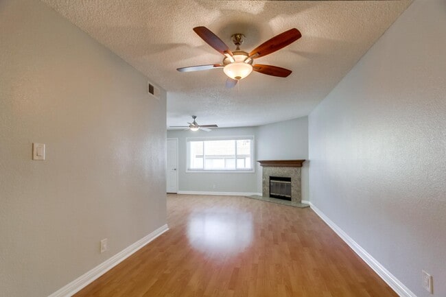 Building Photo - 9837 Caspi Gardens Dr. # 6