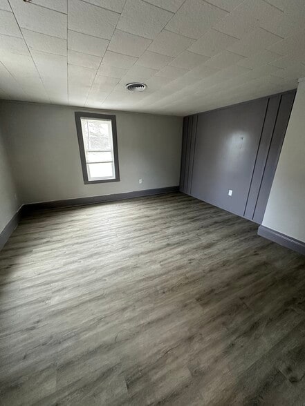 Living room - 416 N 4th St