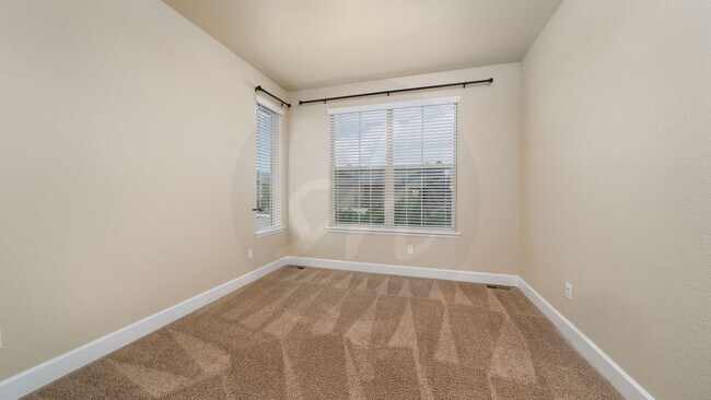 Building Photo - Stunning 4 Bedroom Patio Home in Flying Horse