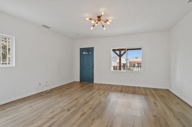 Building Photo - Houston Street 3 Bedrooms / 1 Bath Apartments in Boyle Heights