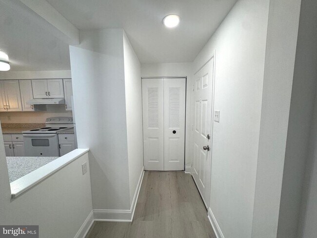 Building Photo - 4420 Groombridge Way