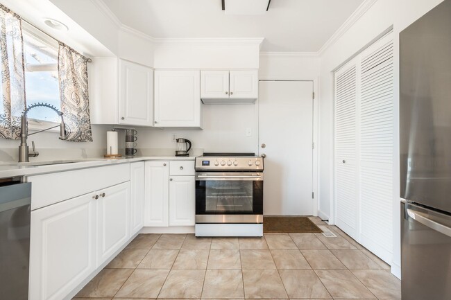 Building Photo - Beautiful updated 4 bed 2 bath Widefield h...