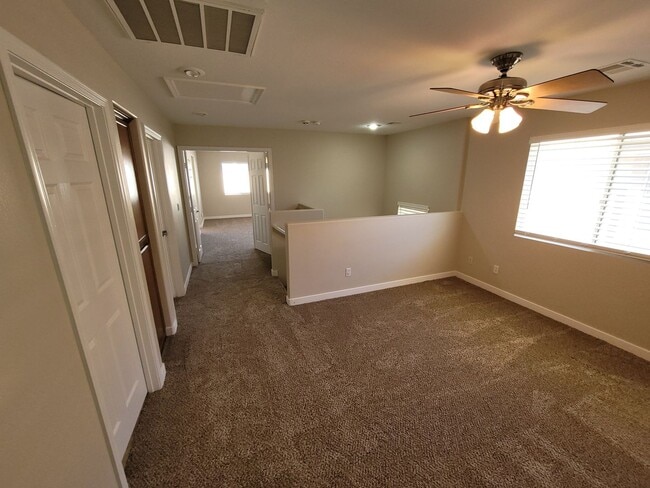 Building Photo - Immaculate 3 Bedroom Home in a Gated Commu...