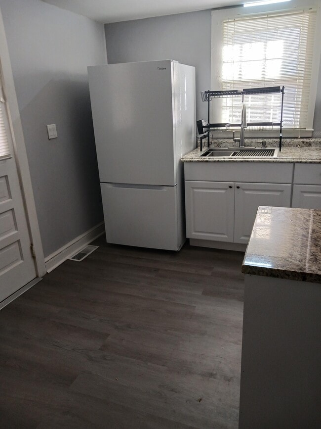 Building Photo - 216 Charlotte Ave