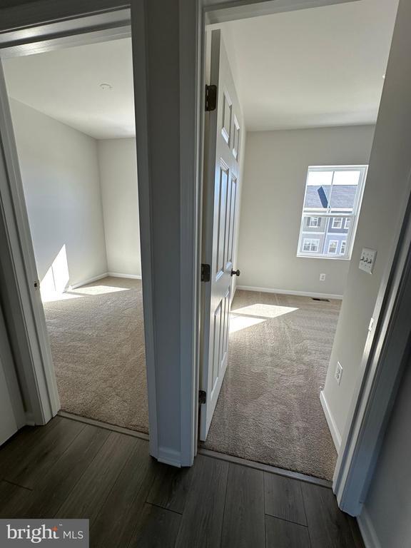 Building Photo - 148 Galaxy Pl