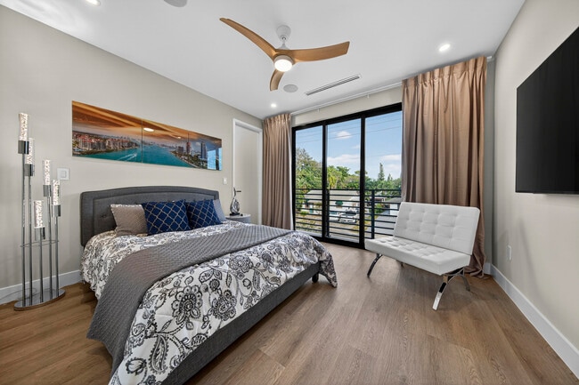 Building Photo - 1121 NE 17th Ave