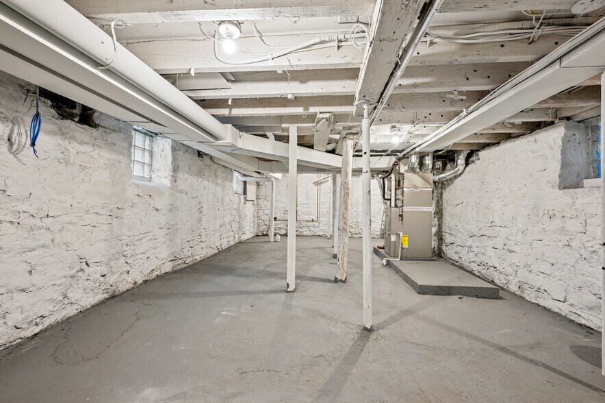 Building Photo - 318 Laurel St