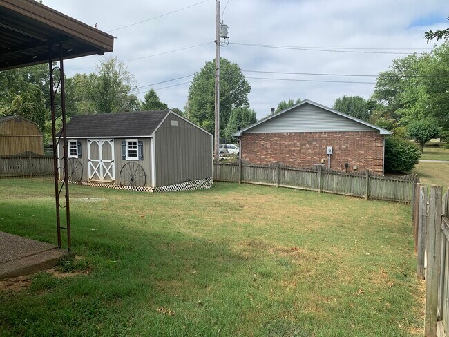 Building Photo - 227 St Albans Dr