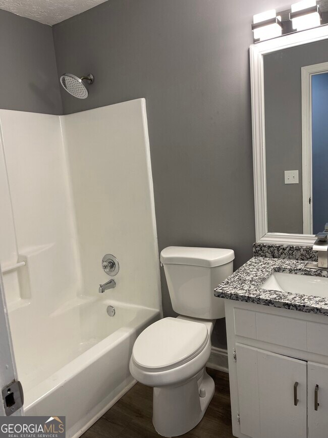 Building Photo - 505 Ironwood Ct SE