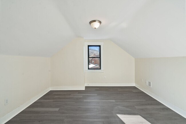 Building Photo - 111 Kaplan Ave