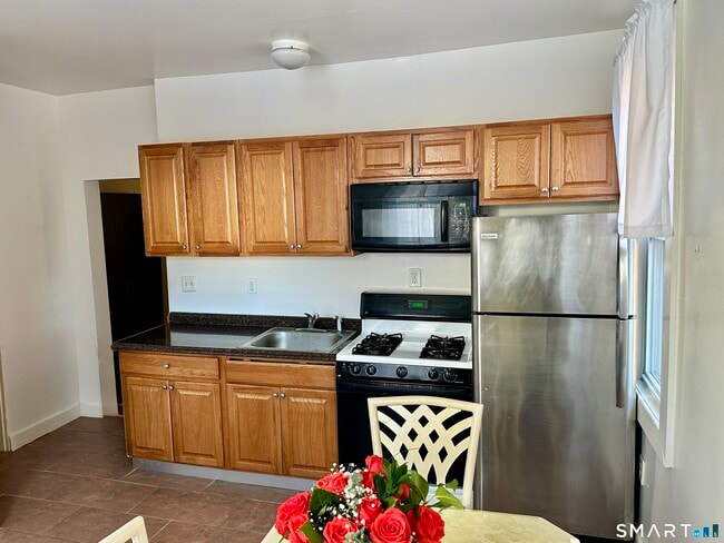 Building Photo - 182 Black Rock Ave