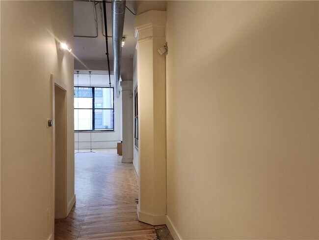 Building Photo - 87 Peachtree St SW