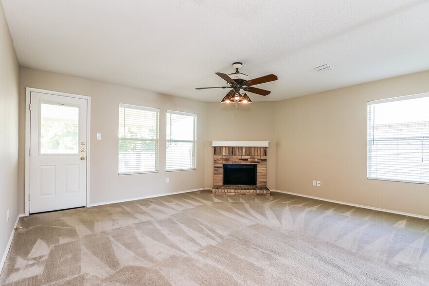 Building Photo - 4208 Hunters Creek Dr