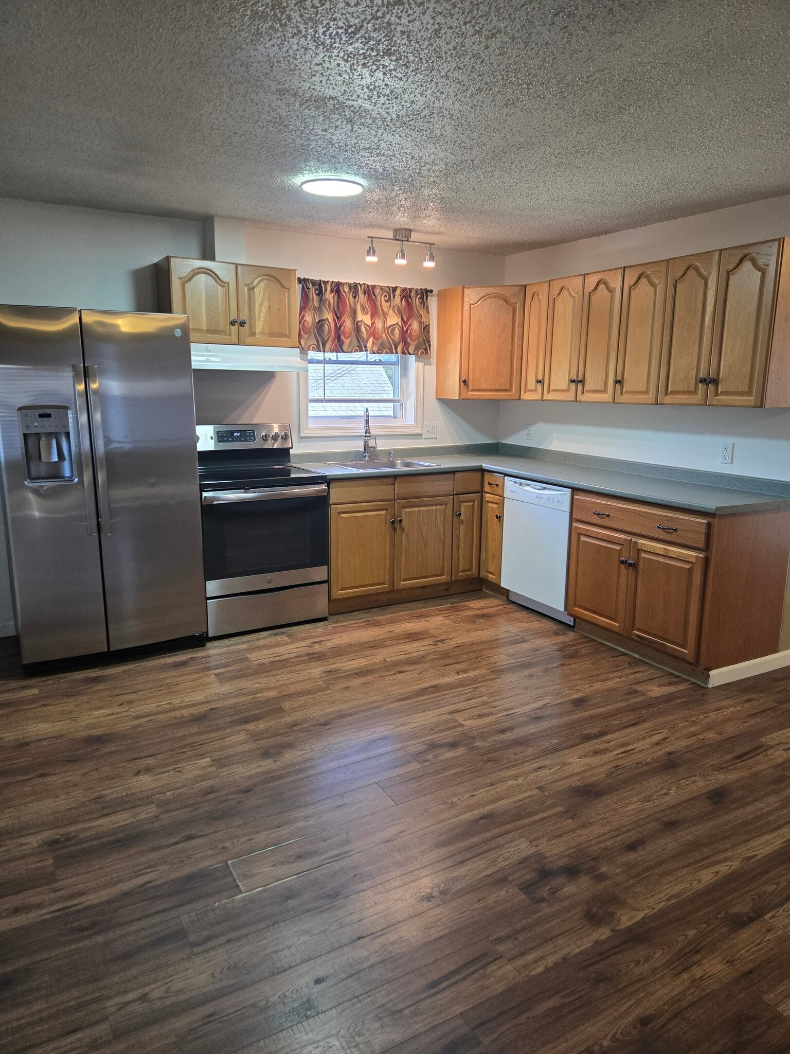 Building Photo - 63 10th St