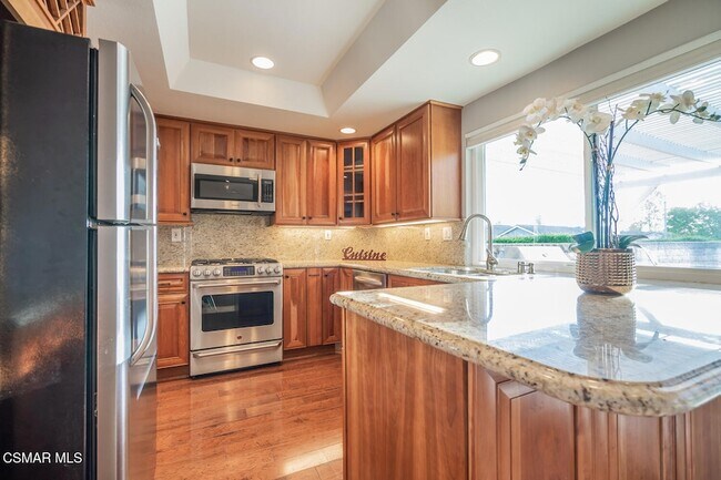 Building Photo - 3065 Starling Ave