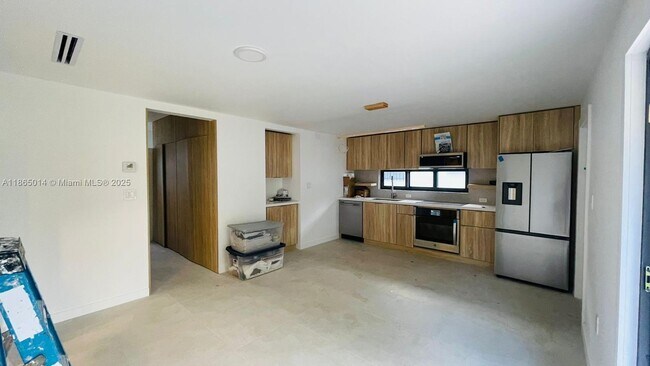Building Photo - 275 NW 97th St