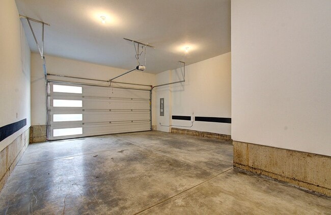 Building Photo - Luxury Upgraded Executive Townhome | 4 Bed | 3 Bath in Prime Camas School District