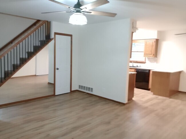 Building Photo - Charming 3 Bedroom, 2 Bath Single Family H...