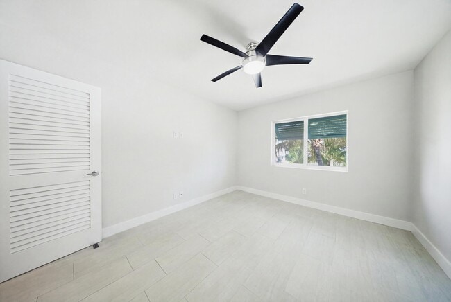Building Photo - 138 Indies Dr N