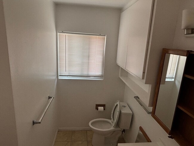 Building Photo - Studio in Chula Vista with spacious backyard.