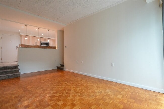 Building Photo - 44 Broadlawn Park